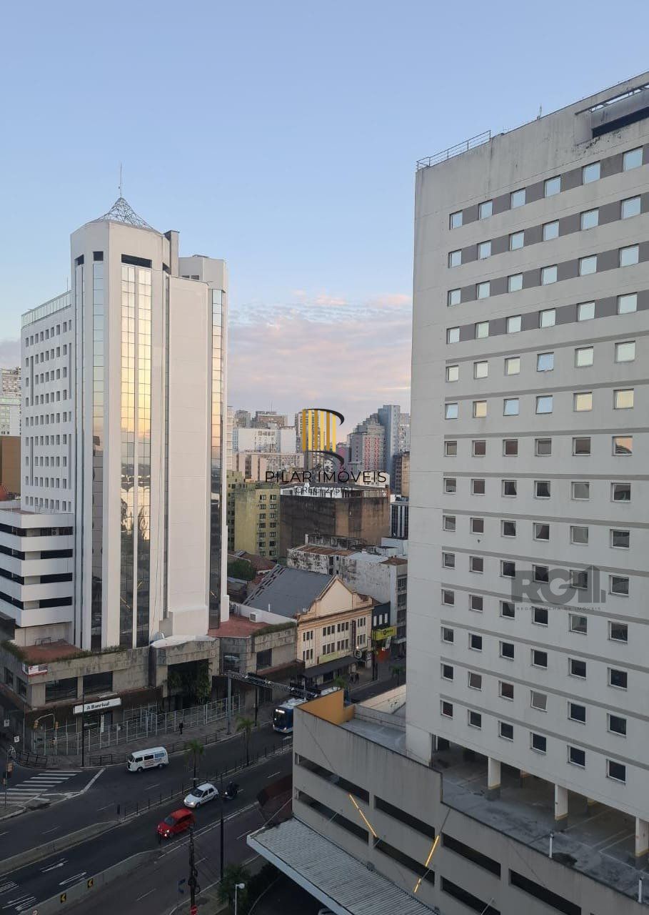Sala comercial, com  2 garagens no, 11º andar no bairro Centro Histórico- Porto Alegre 