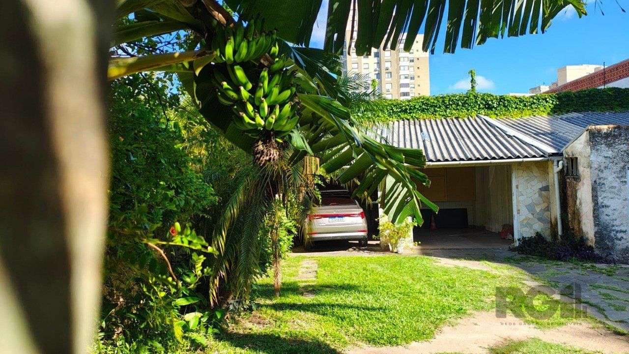 Casa com 3 quartos e 2 garagens no bairro cidade Baixa!