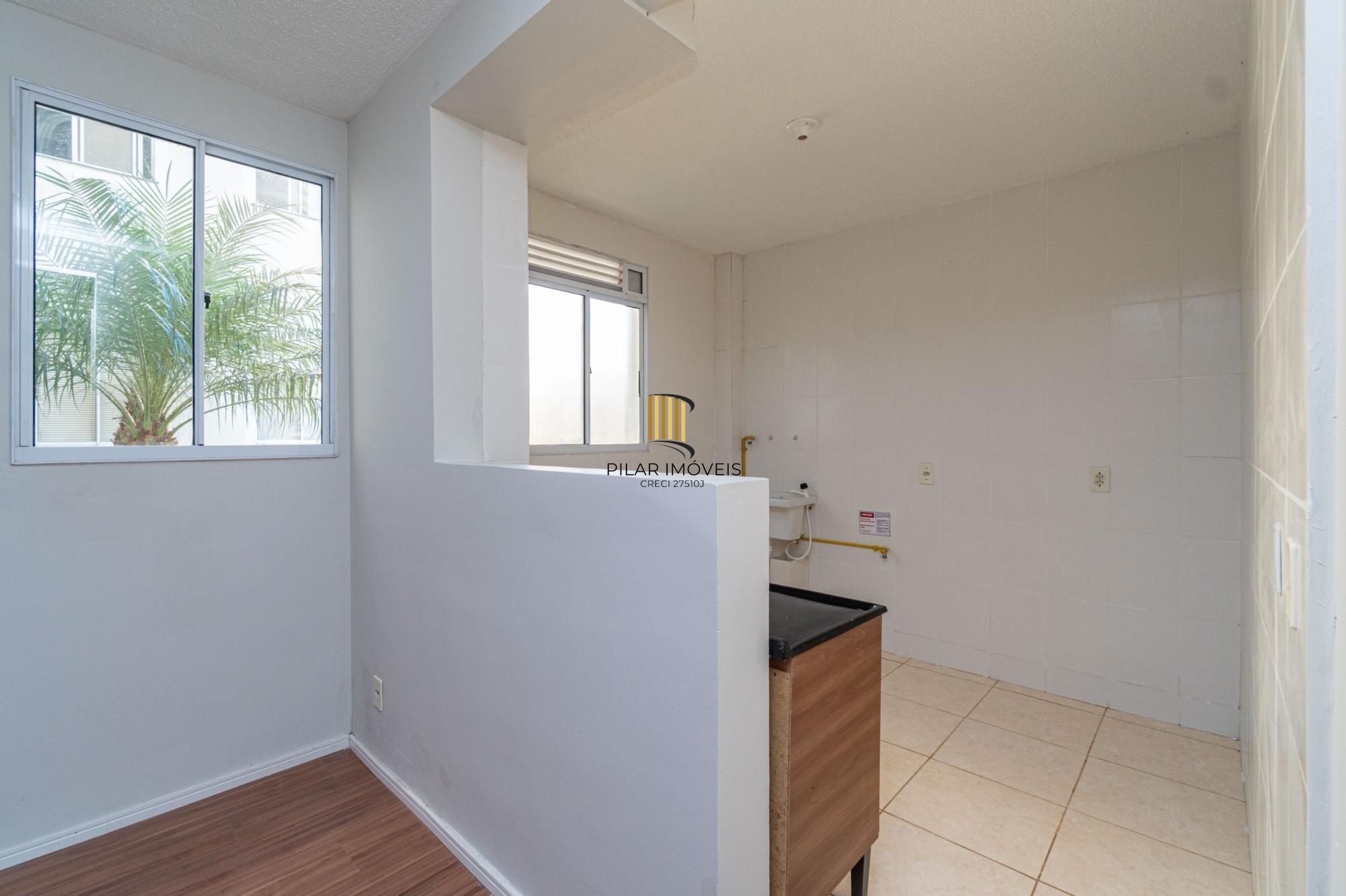 Apartamento térreo,  2 quartos, desocupado, de frente, uma vaga de garagem . - Pilar Imóveis