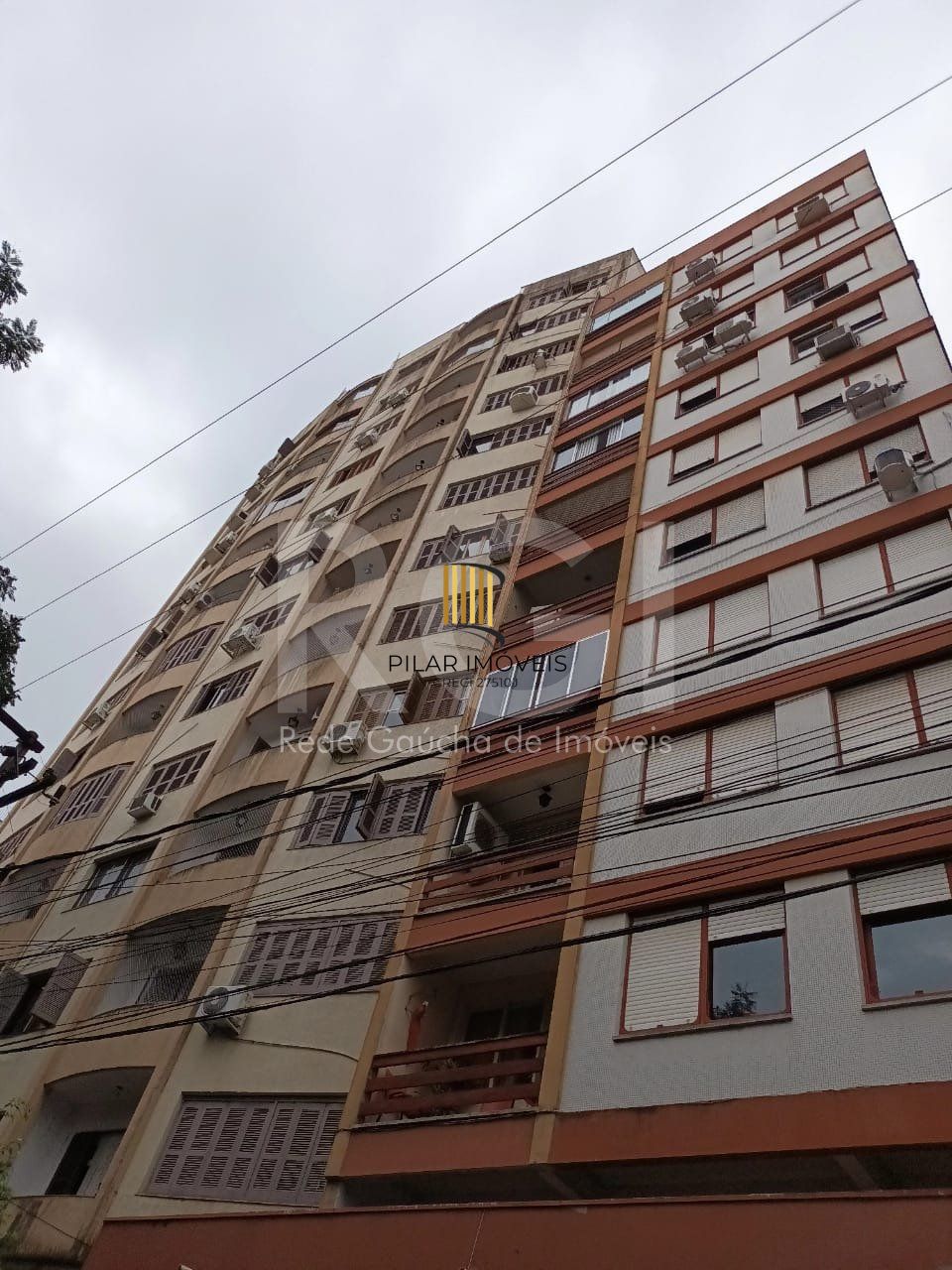Jk no miolo da Cidade Baixa, andar alto com vista!