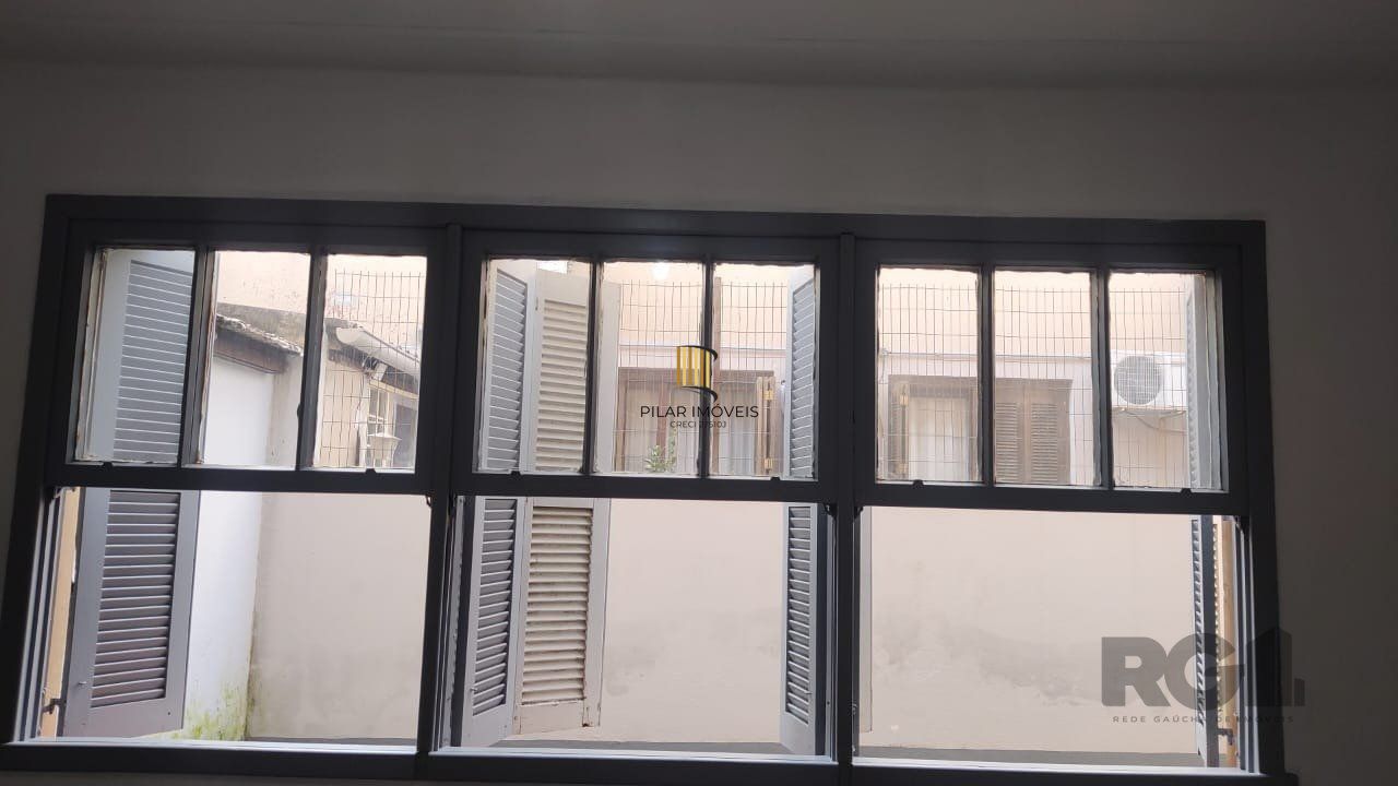 Apartamento térreo jk no miolo do Menino Deus!