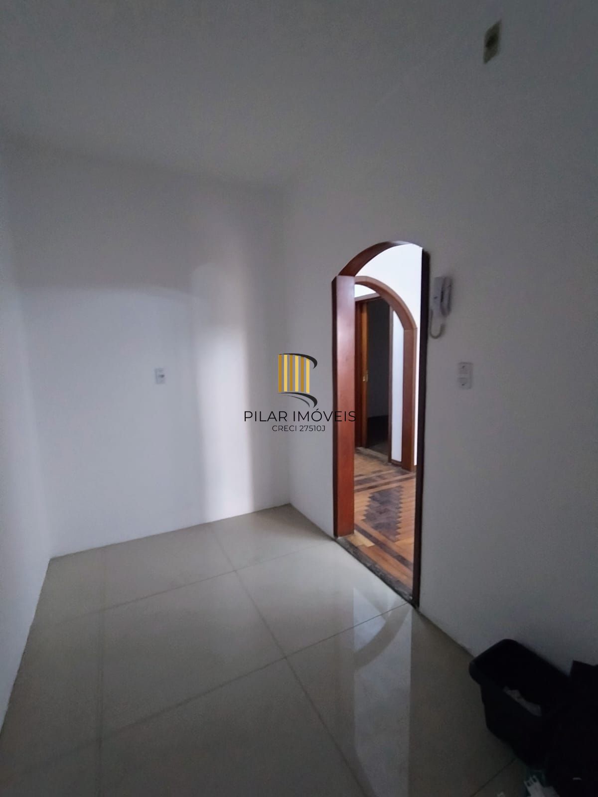 Apartamento térreo 2 quartos com amplo pátio em L no bairro Santana