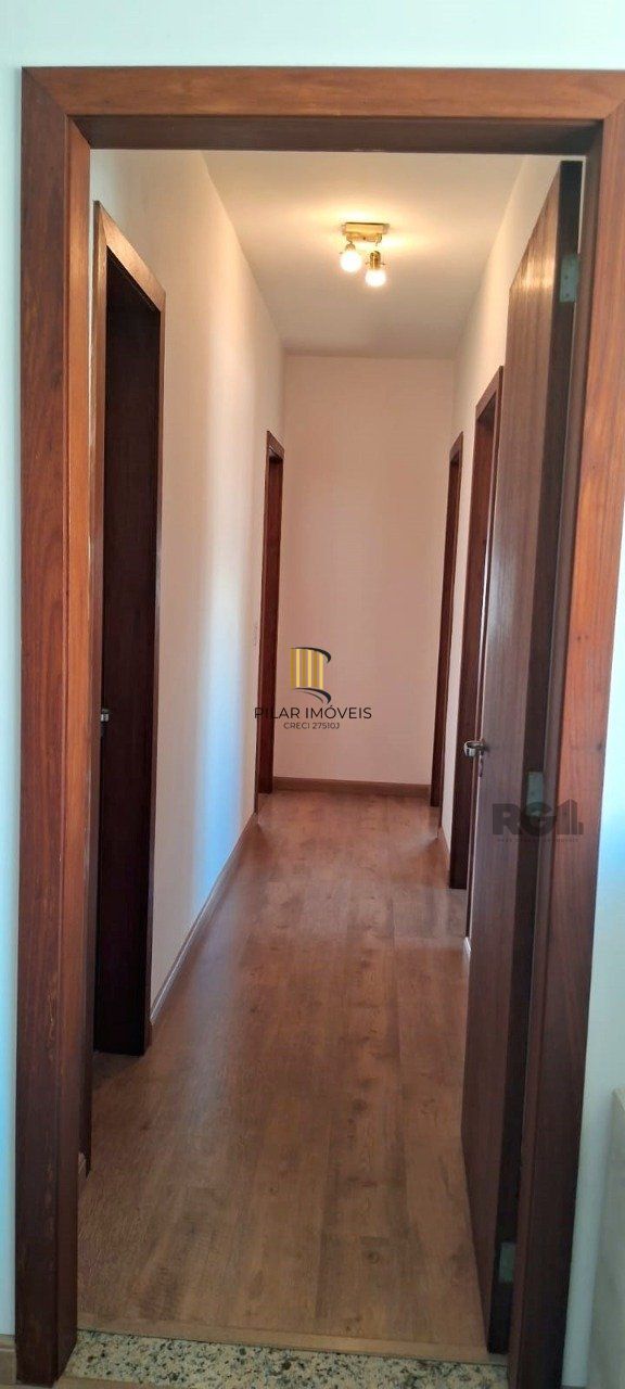 Apartamento 02 dormitórios alto padrão, bairro São João, com 02 vagas cobertas 
