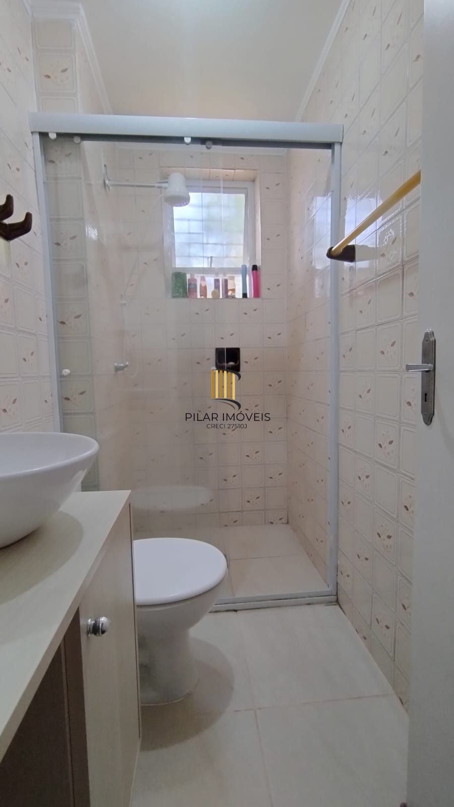 Apartamento 1 dormitório, todo reformado, semimobiliado em condominio fechado.