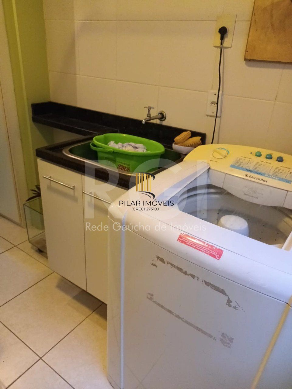 Apartamento  2 quartos, suite, , sacada,   2 quartos,  churrasqueira, semi mobiliado com garagem!
