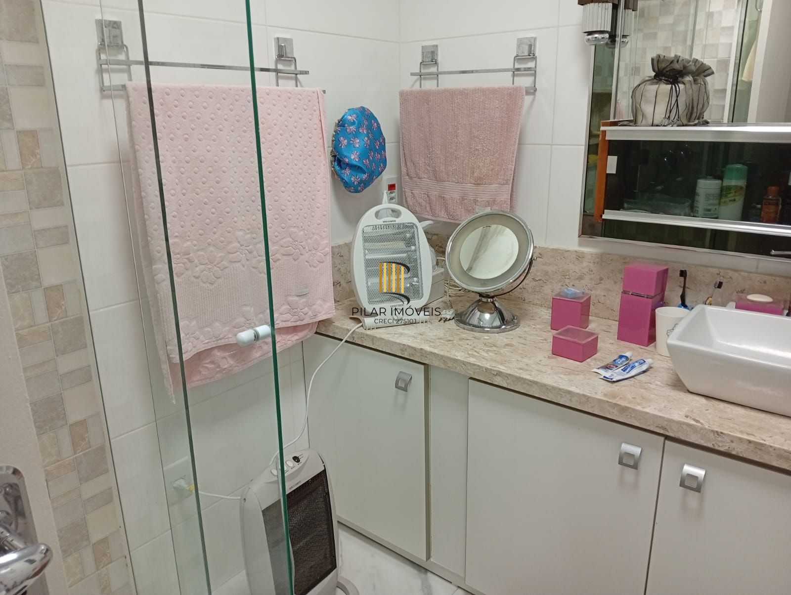 Casa com 5 quartos , 7 banheiros e pátio!