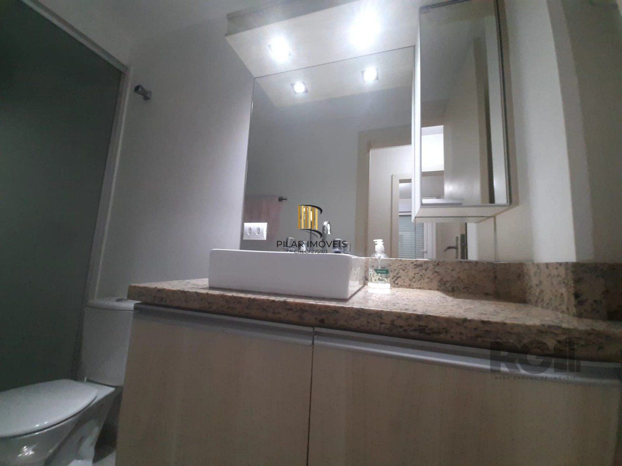  Apartamento 2 dormitórios, de frente 100% reformado bairro Cidade Baixa- Porto Alegre