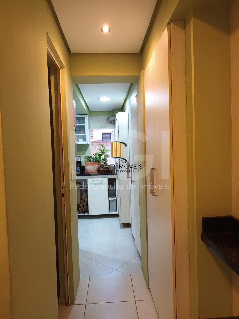 Apartamento  2 quartos, suite, , sacada,   2 quartos,  churrasqueira, semi mobiliado com garagem!