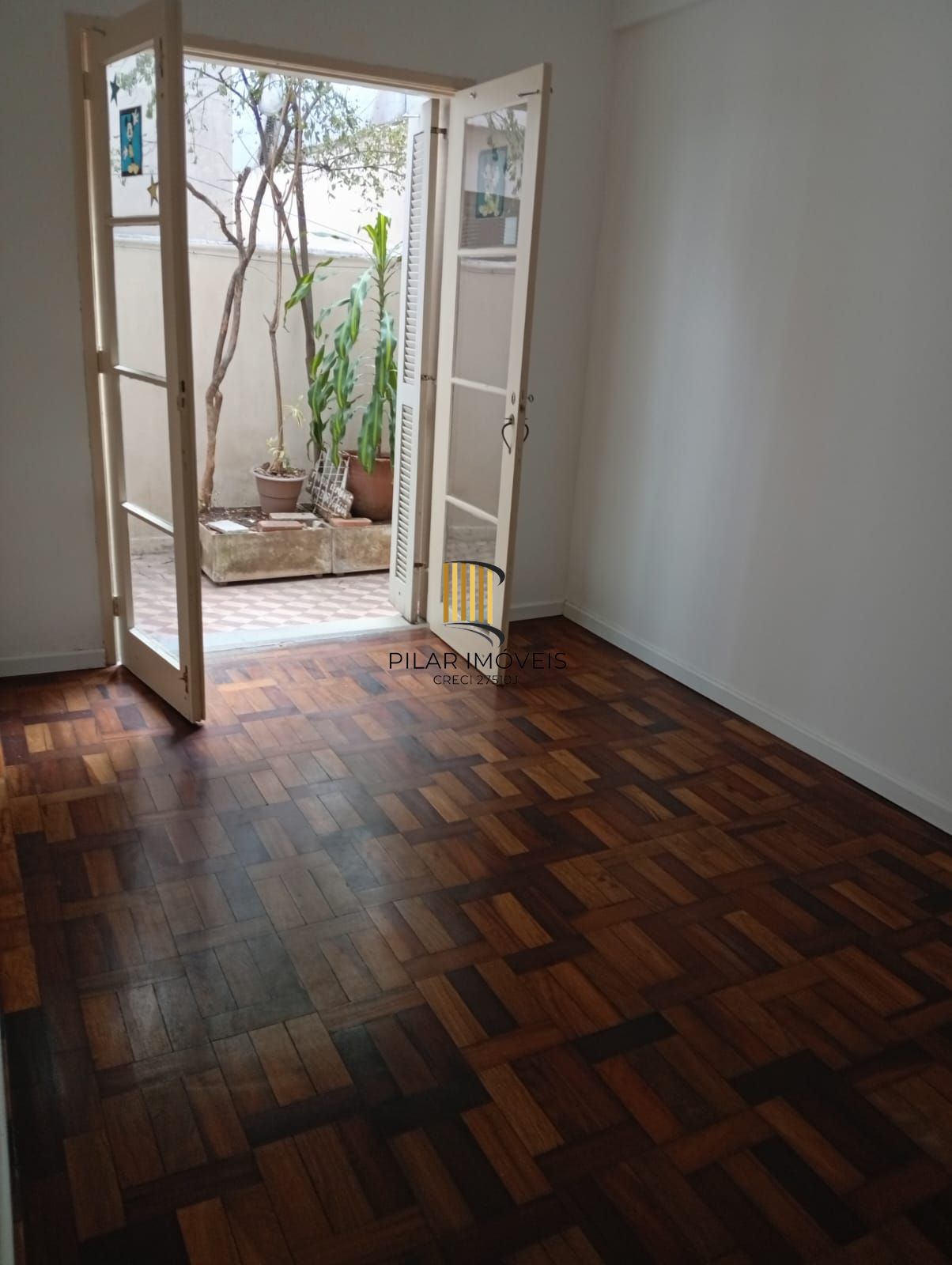 Apartamento térreo,  2 quartos, pátio, desocupado no bairro Cidade Baixa - Pilar Imóveis