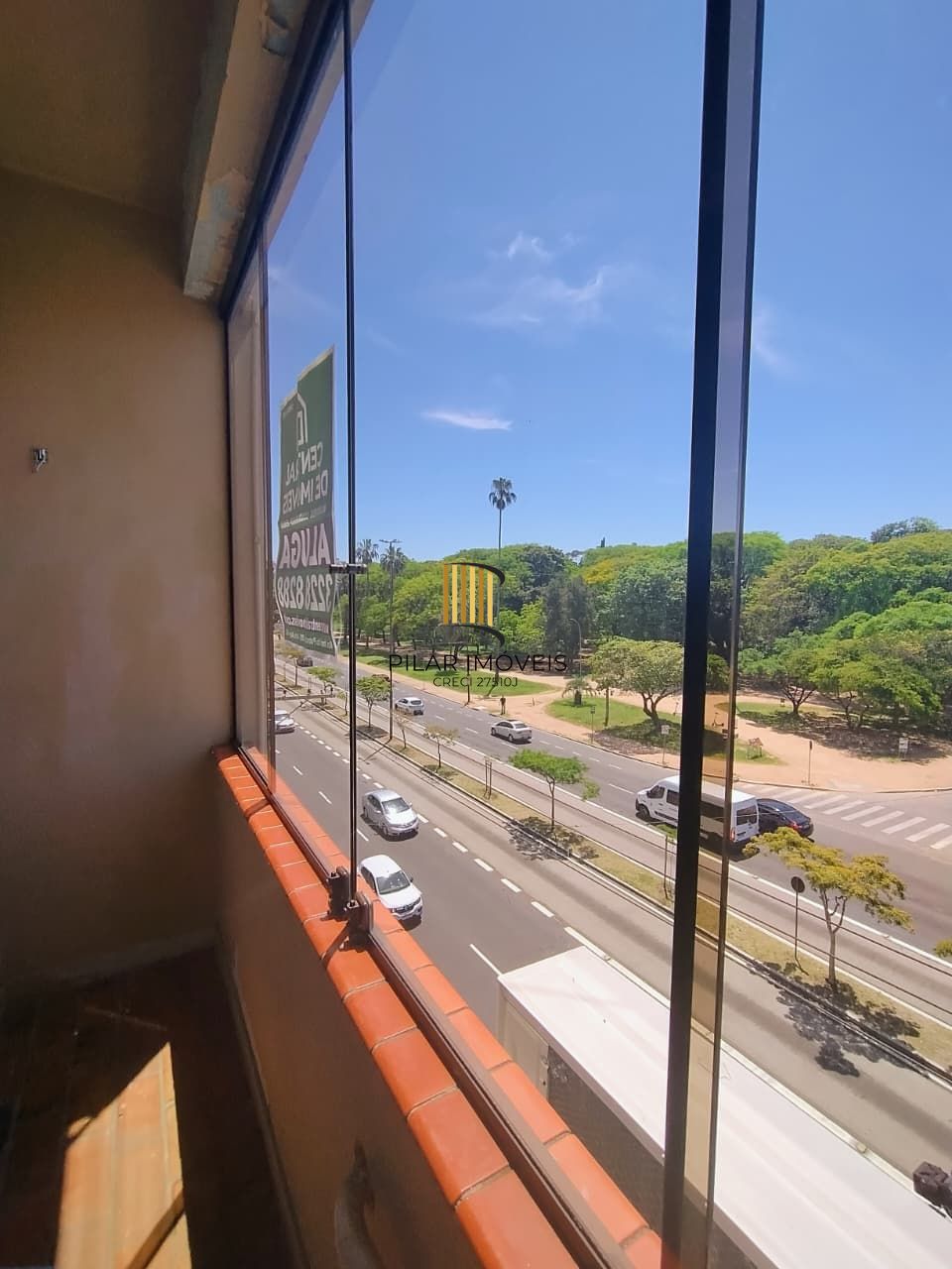 Ótimo apartamento desocupado de frente para a Redenção- Cidade Baixa