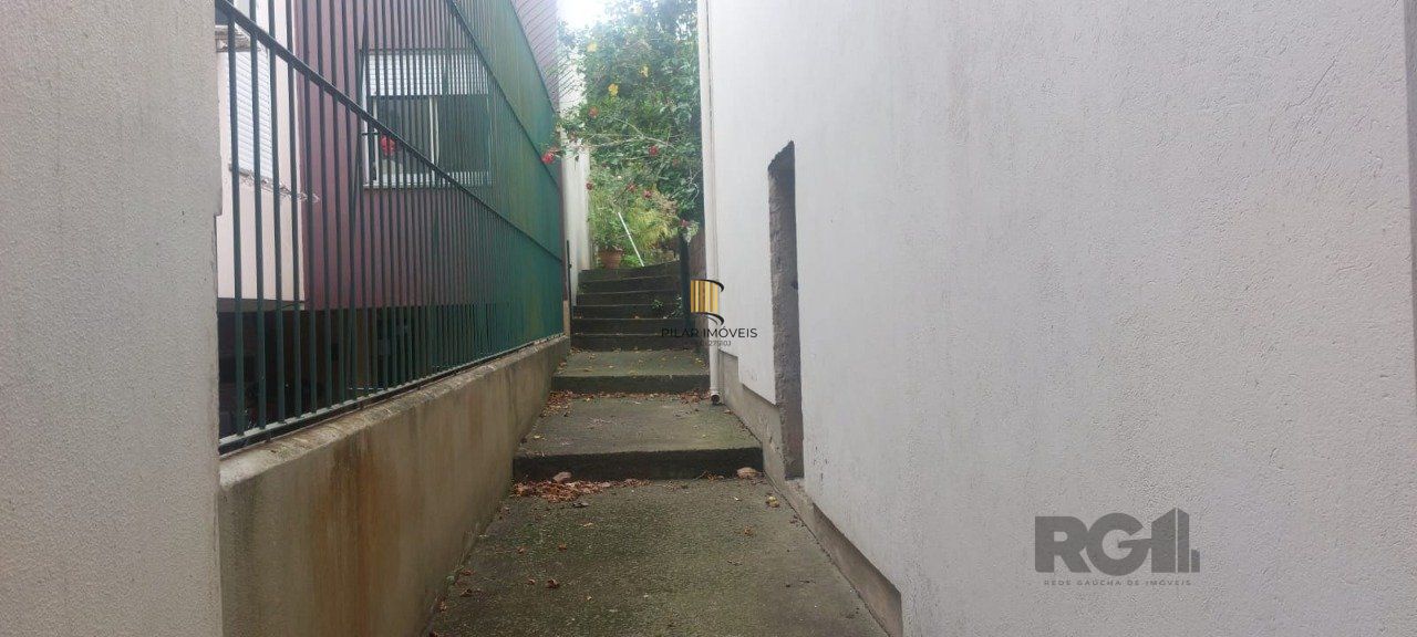 Casa 3 dormitórios no bairro Medianeira