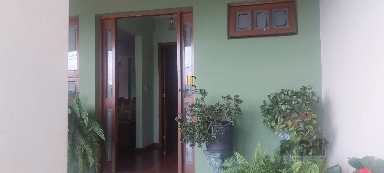 Casa 3 dormitórios no bairro Medianeira