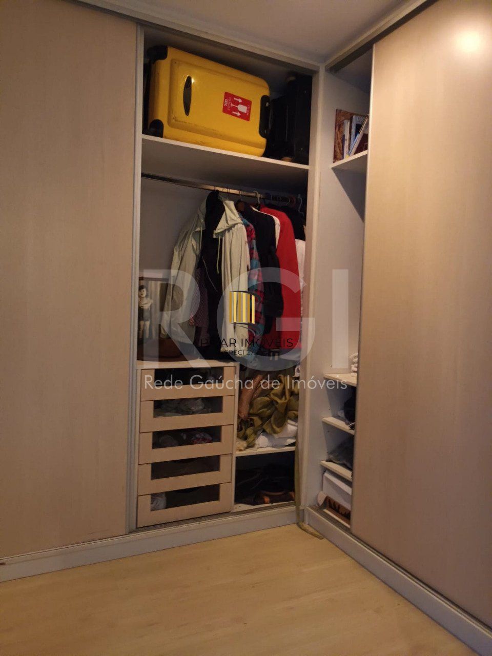 Apartamento  2 quartos, suite, , sacada,   2 quartos,  churrasqueira, semi mobiliado com garagem!