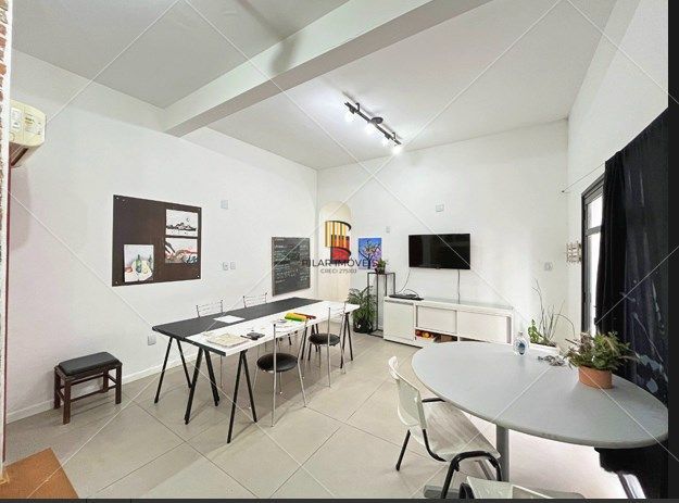 Casa para Venda - 3 dormitórios, sendo 1 suites, 2 vagas - Menino Deus