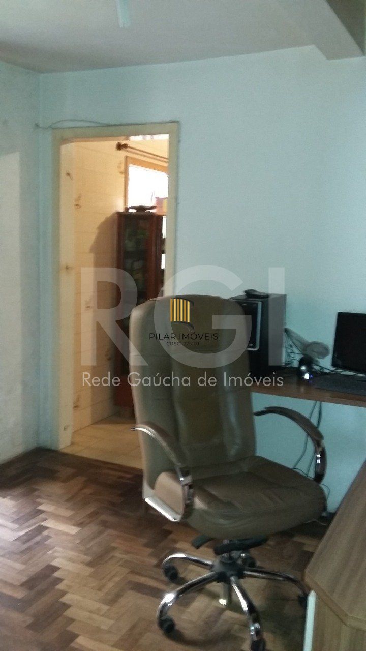 Casa com 4 quartos, 4 banheiros  e amplo pátio no miolo do bairro Cidade Baixa!