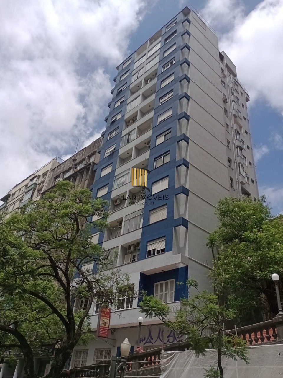 Apartamento com 3 quartos, desocupado no centro histórico.