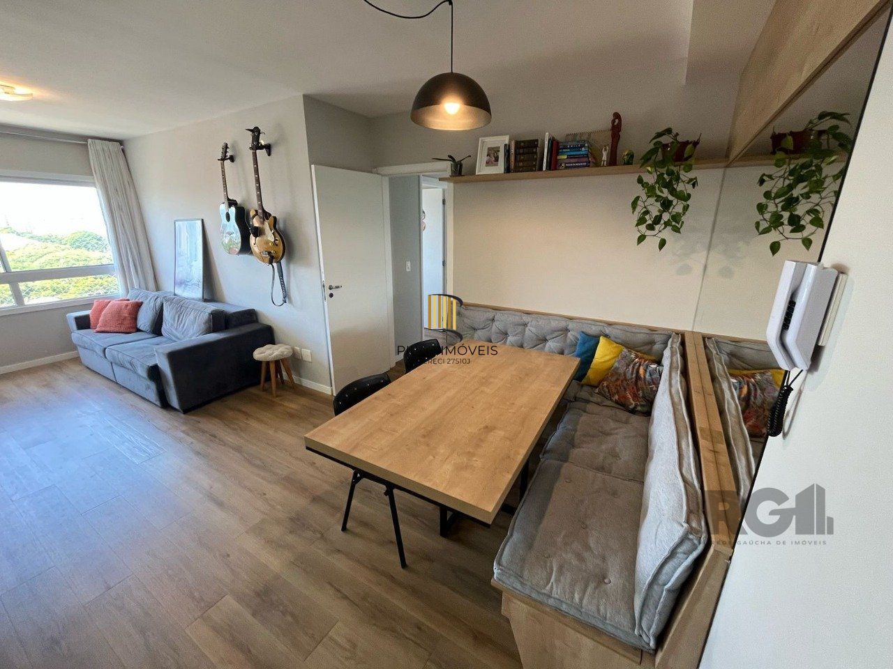 Apartamento 2 quartos, suíte e garagem na Cidade Baixa.