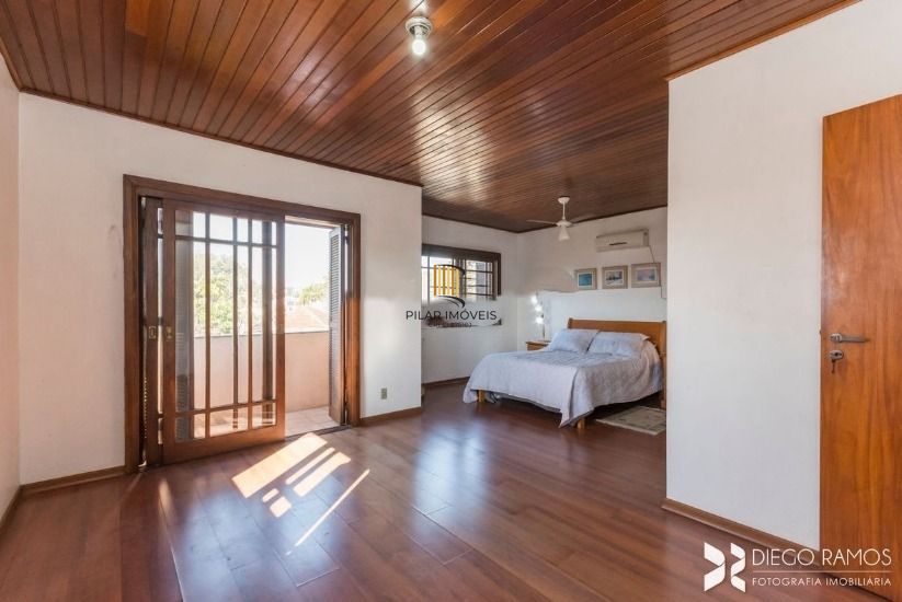 Casa para Venda - 190m², 4 dormitórios, sendo 1 suites, 2 vagas - Partenon