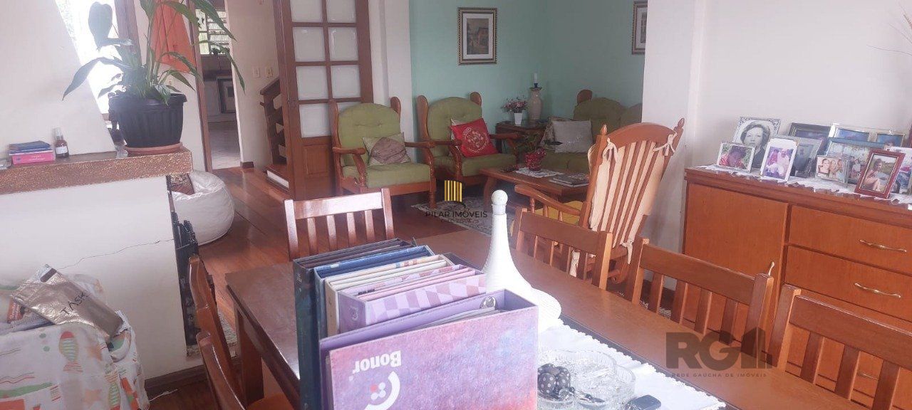 Casa 3 dormitórios no bairro Medianeira
