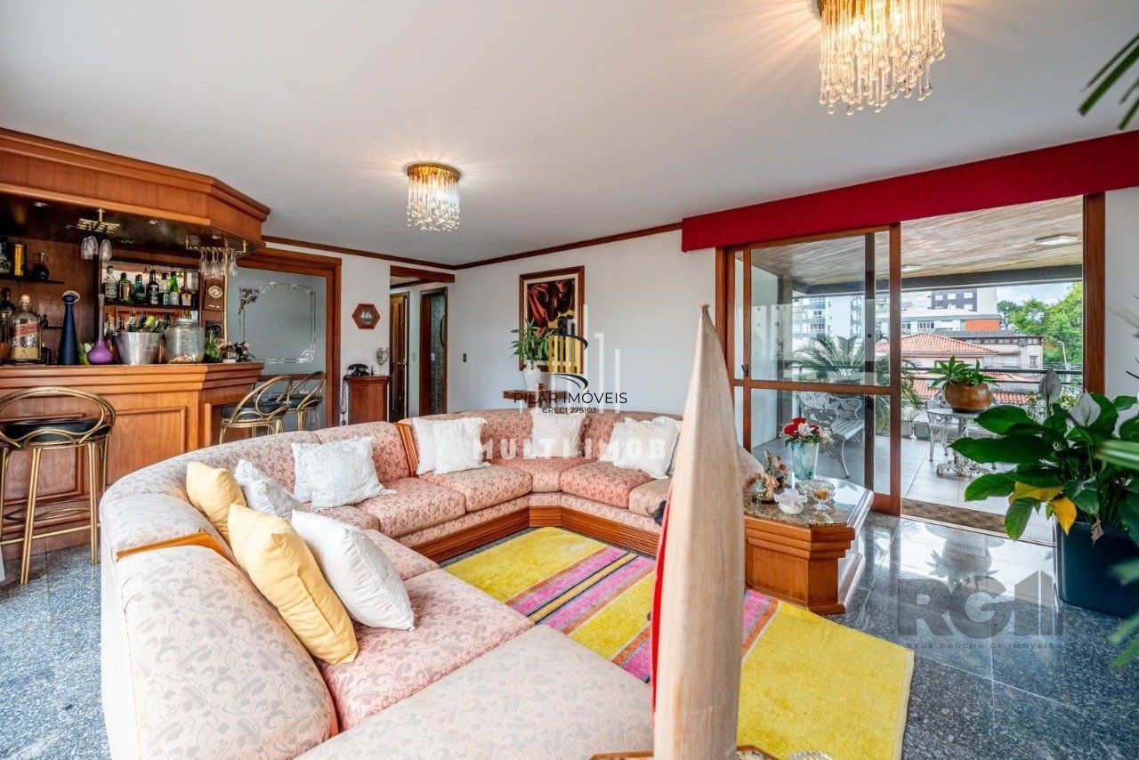 Apartamento  4 dormitórios, suite, de frente com sacada, 3 vagas de garagem, bairro Higienópolis - Porto Alegre