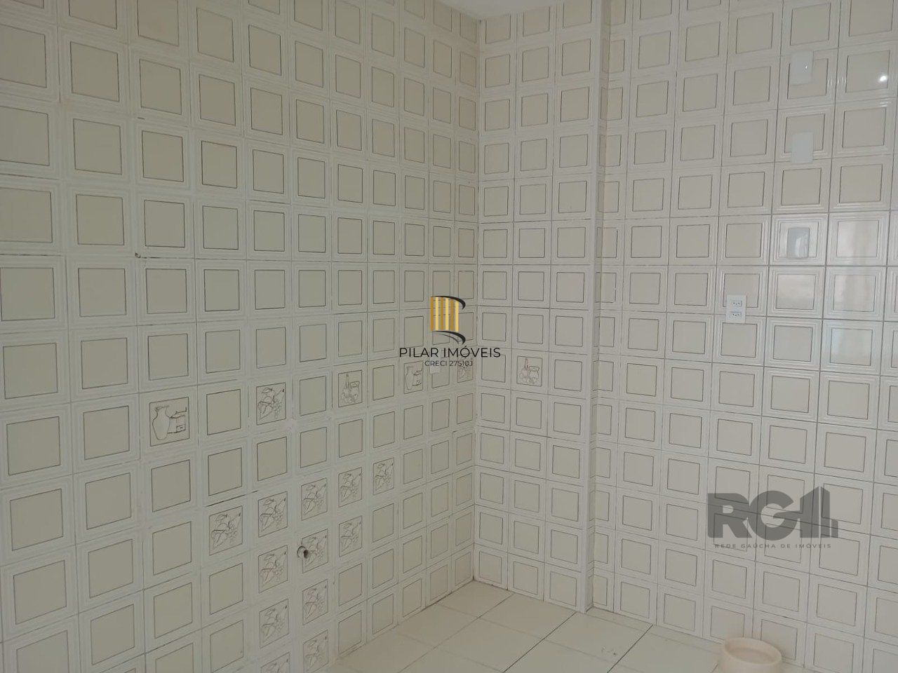 Apartamento com 3 quartos, desocupado no centro histórico.