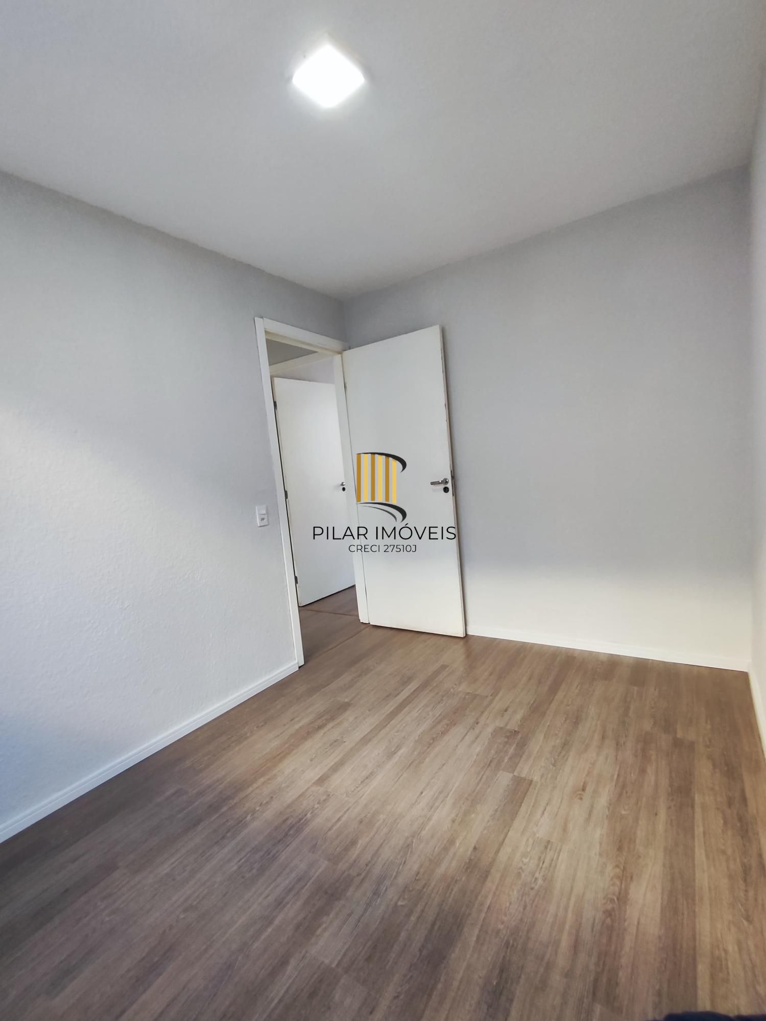 Apartamento 2 dormitórios com vaga de garagem em condominio fechado!