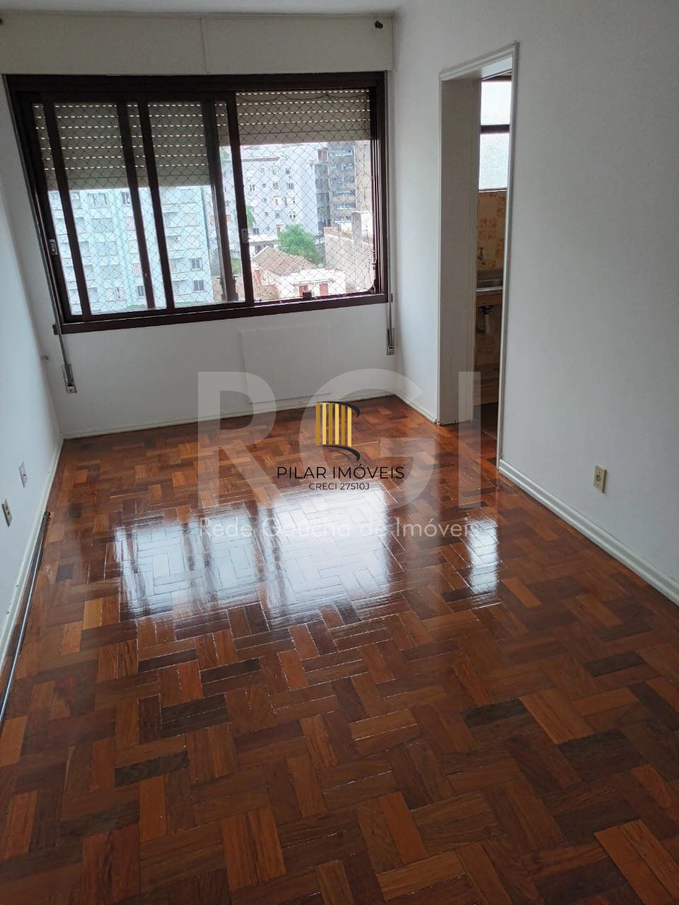 Jk no miolo da Cidade Baixa, andar alto com vista!