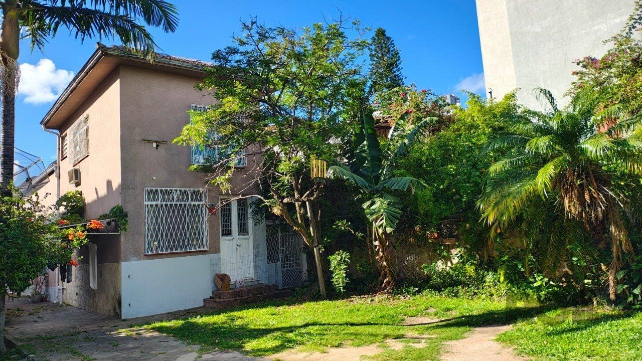 Casa com 3 quartos e 2 garagens no bairro cidade Baixa!