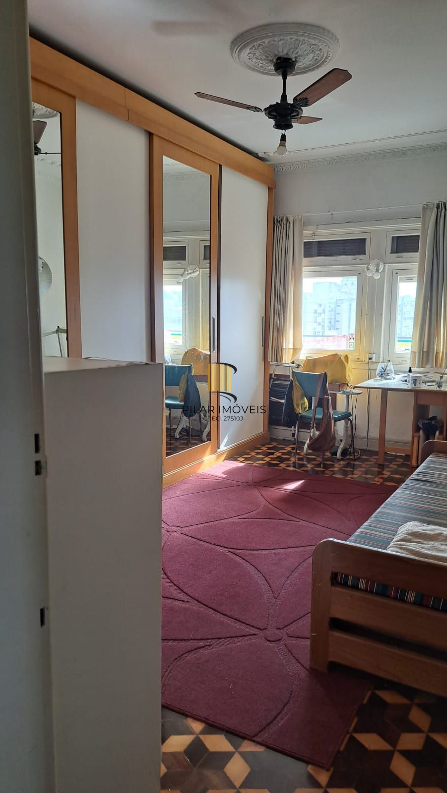 Apartamento  3 dormitórios, de frente com sacada, garagem , elevador, Bairro Cidade Baixa- Porto Alegre