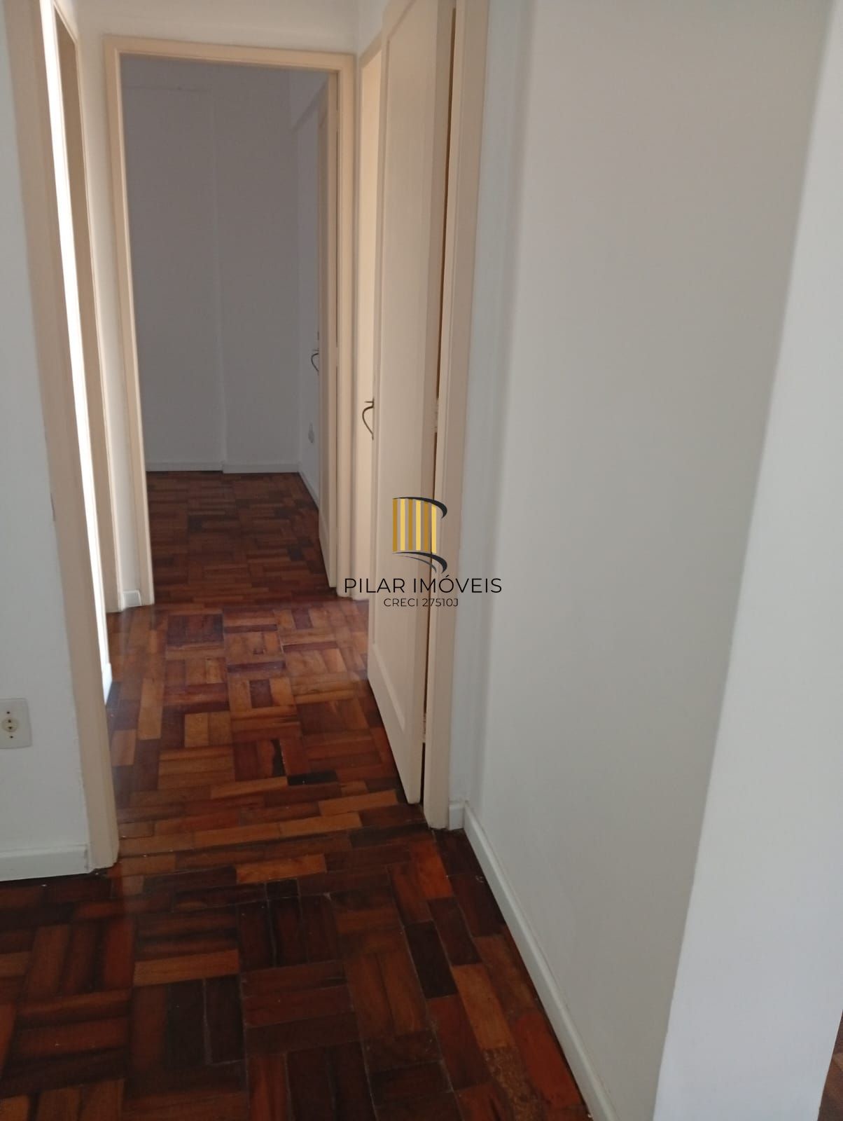 Apartamento térreo,  2 quartos, pátio, desocupado no bairro Cidade Baixa