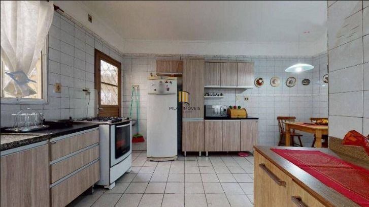 Casa para Venda - 190m², 4 dormitórios, sendo 1 suites, 2 vagas - Partenon