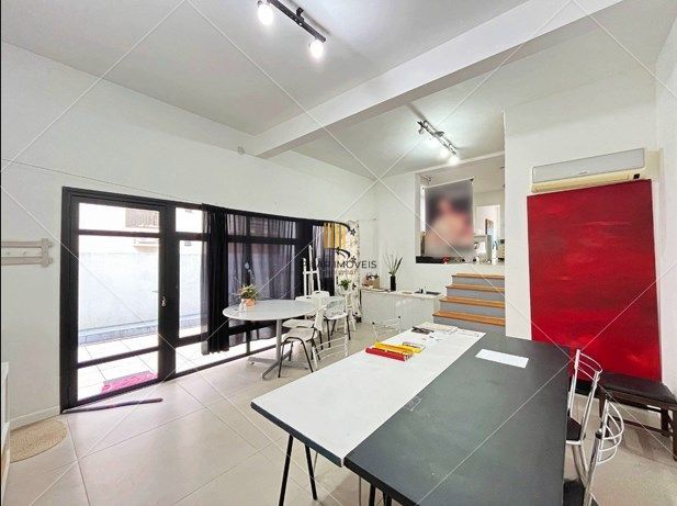 Casa para Venda - 3 dormitórios, sendo 1 suites, 2 vagas - Menino Deus