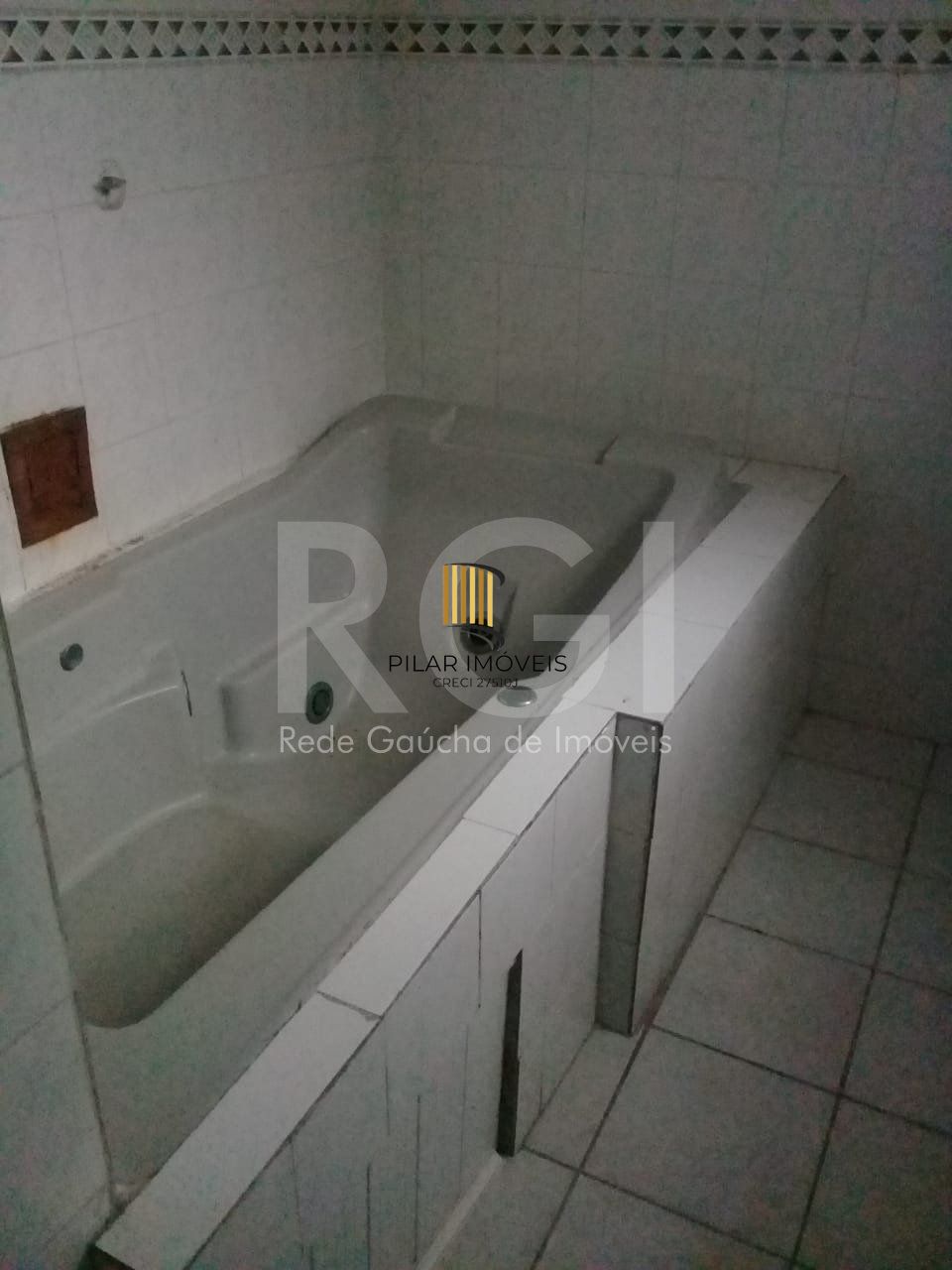 Casa para Venda - 120m², 2 dormitórios, 2 vagas - Rubem Berta