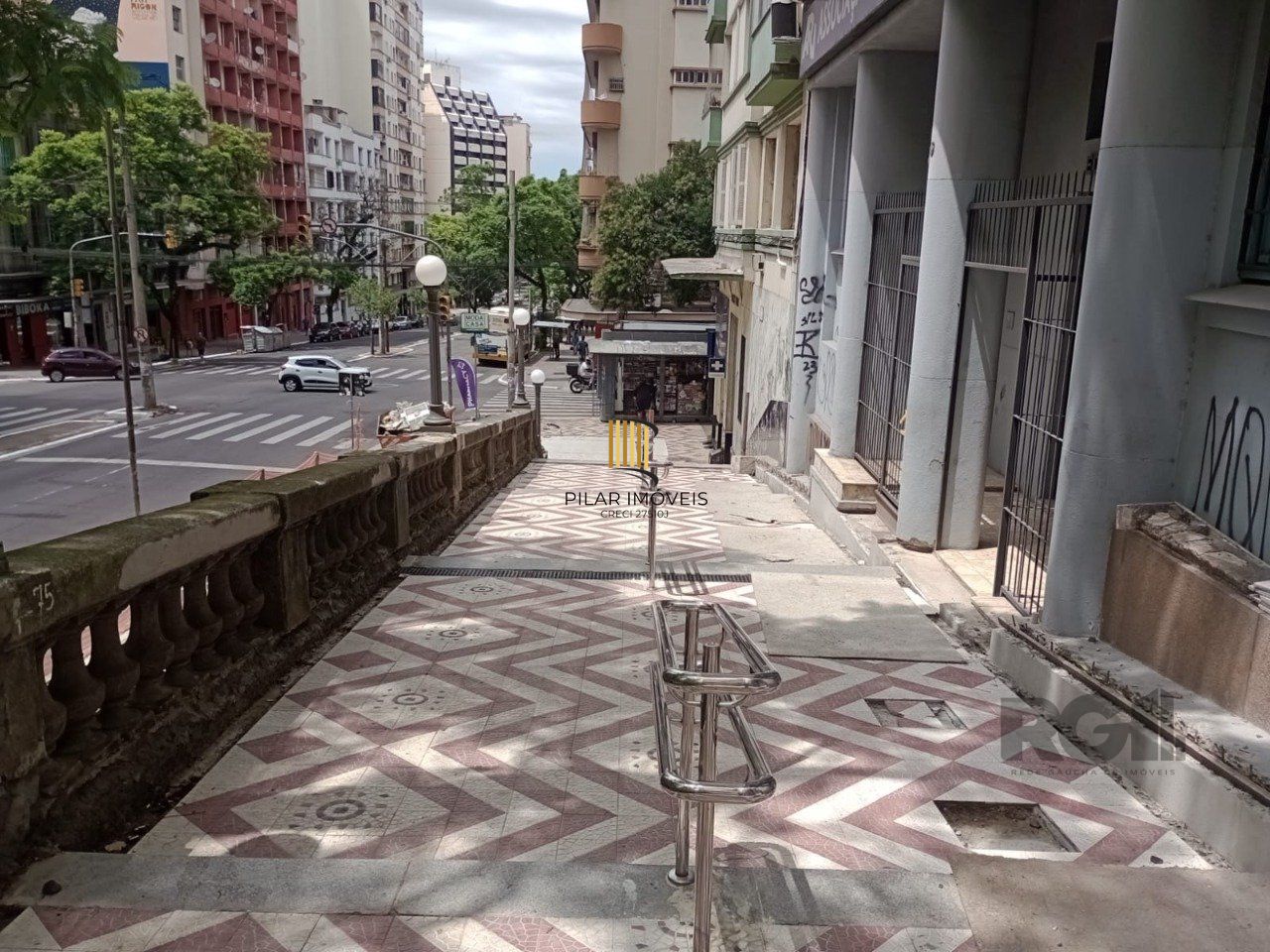 Apartamento com 3 quartos, desocupado no centro histórico.