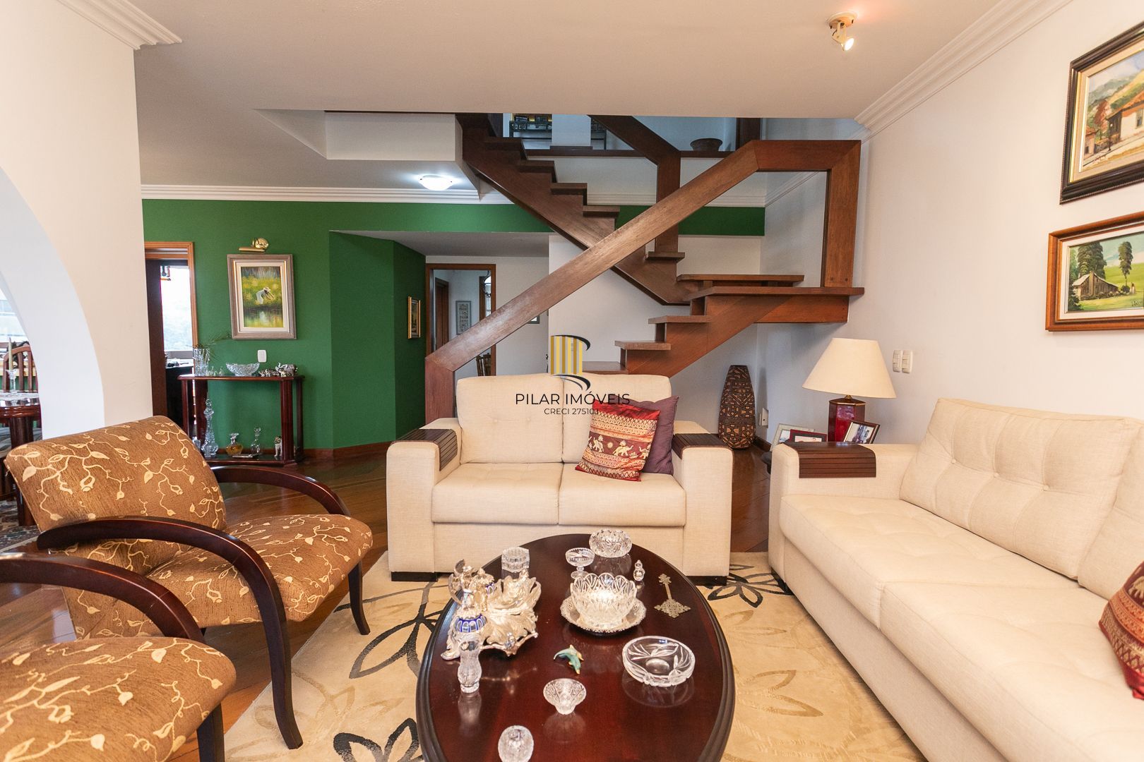 Cobertura com 3 dormitórios, mobiliada com 300 m²