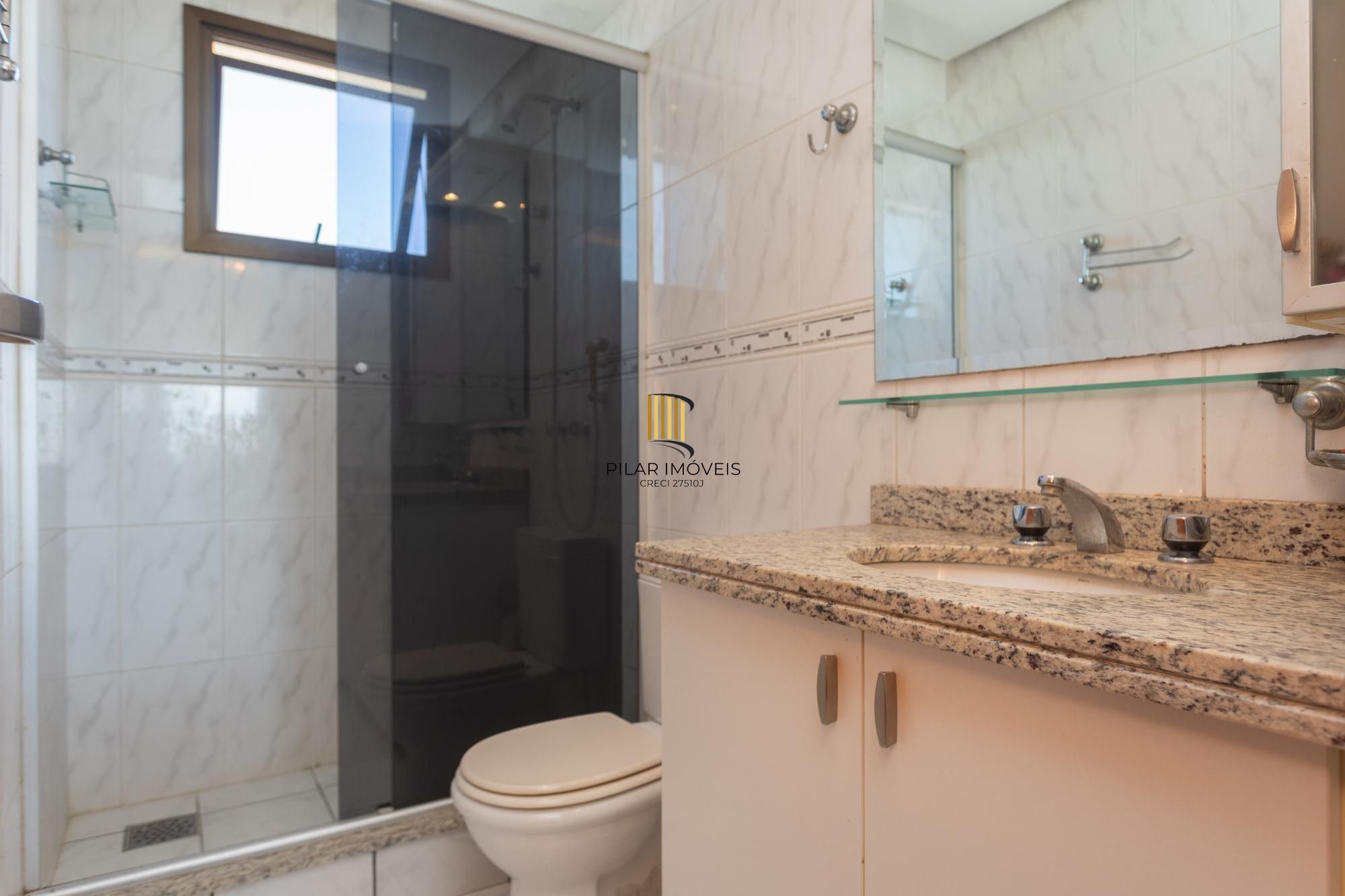 Apartamento 2 dormitórios  sendo 1 suíte e 3 vagas no Petrópolis.