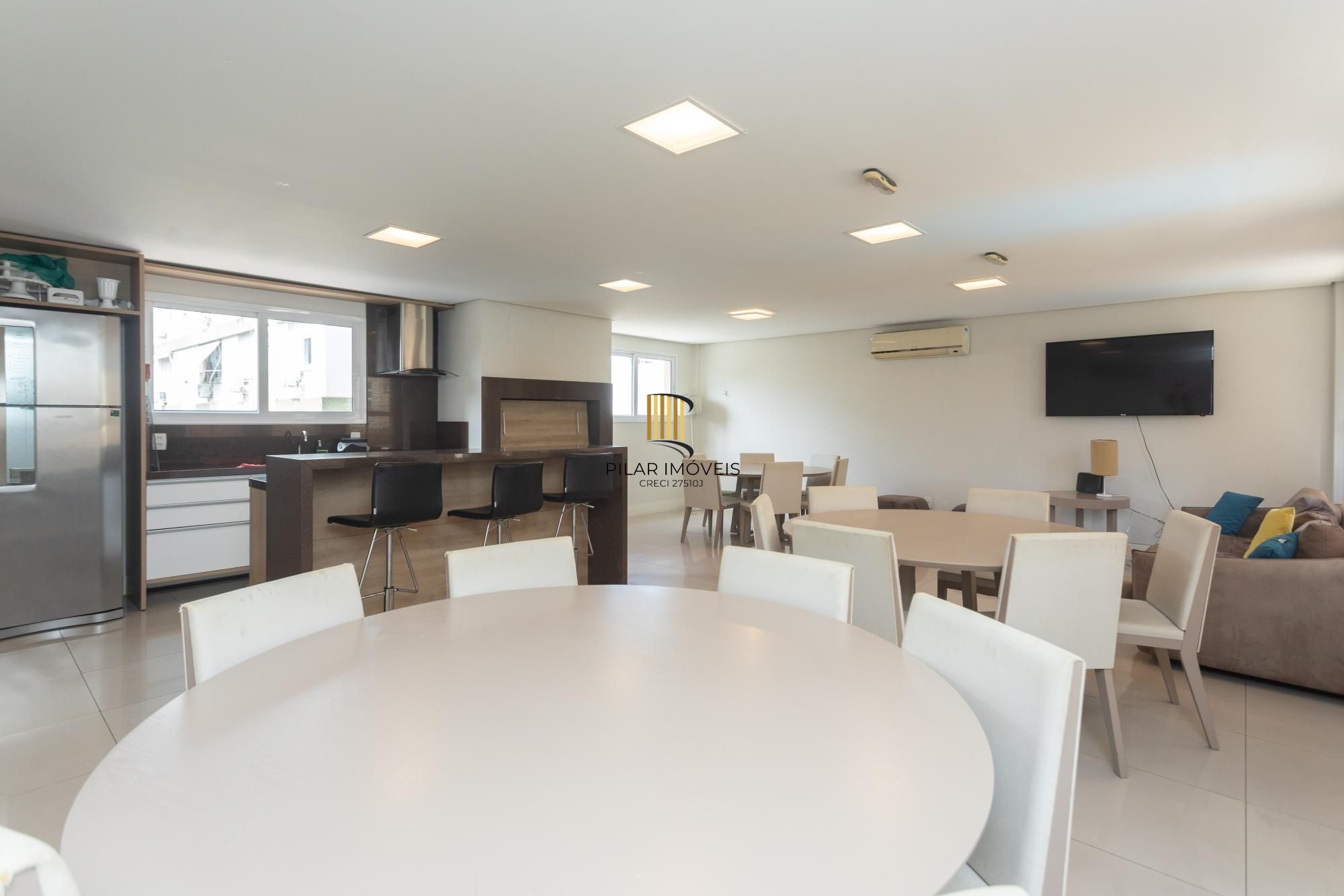 Apartamento de 3 dormitórios com suíte e garagem dupla no bairro Santana