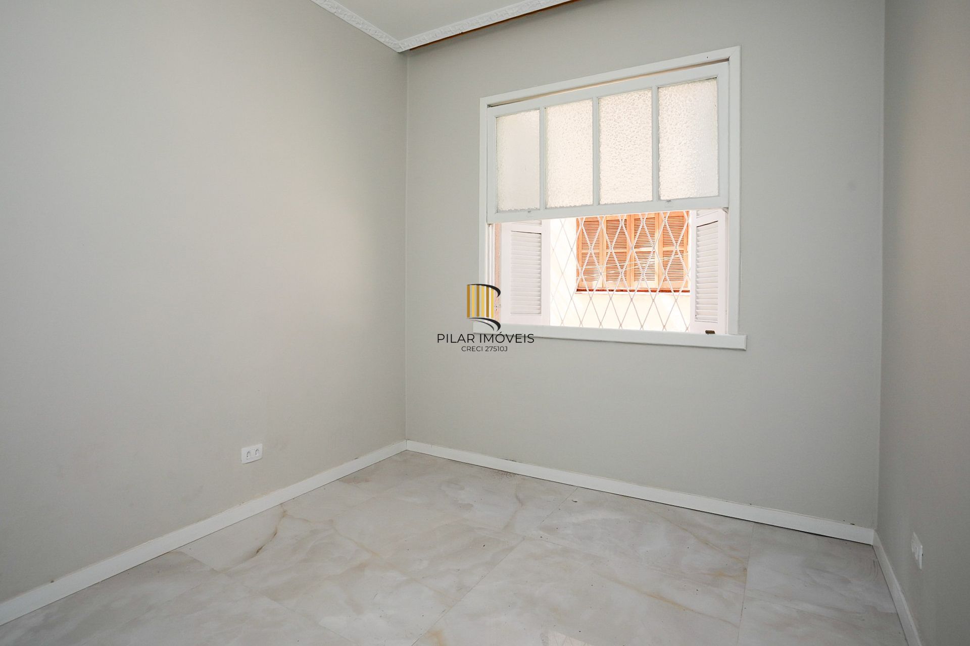 Apartamento Reformado no Menino Deus – 2 Dormitórios, Ótima Posição Solar