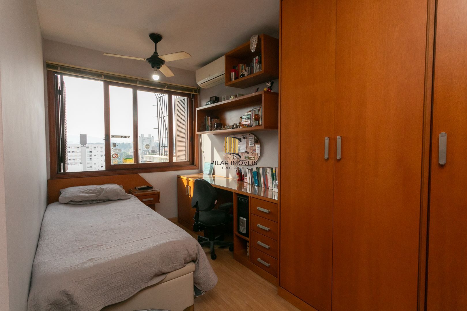 Cobertura com 3 dormitórios, mobiliada com 300 m²