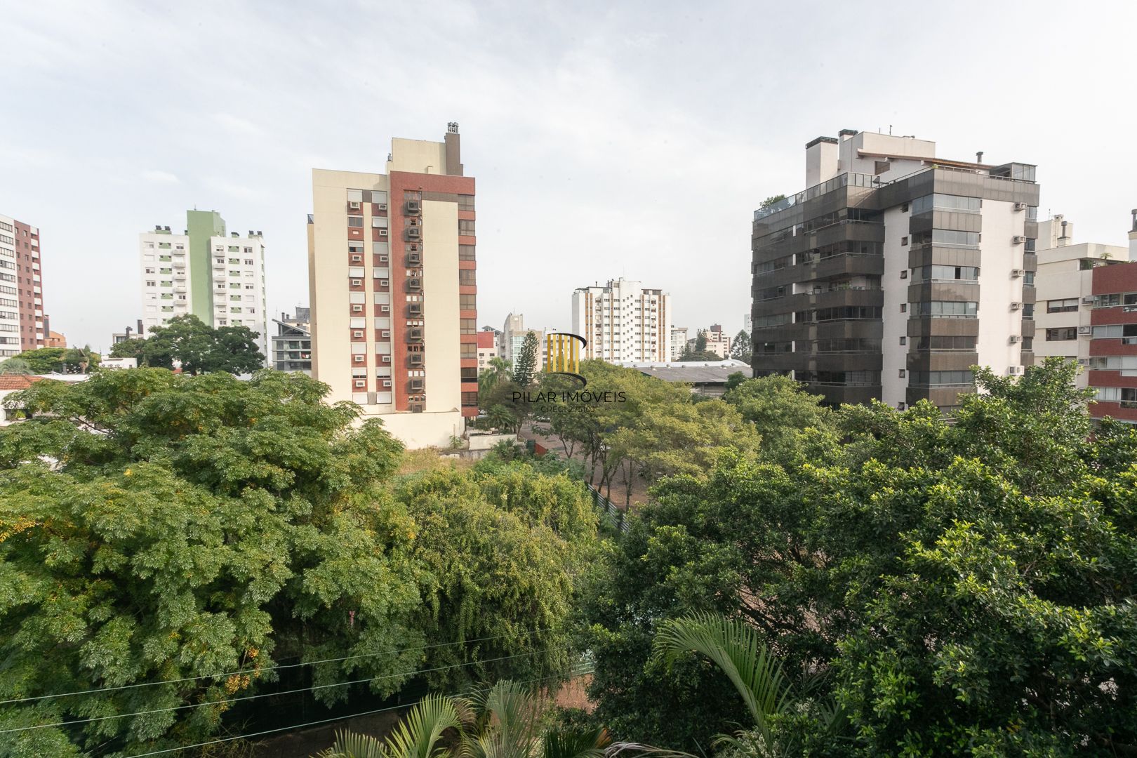 Cobertura com 3 dormitórios, mobiliada com 300 m²