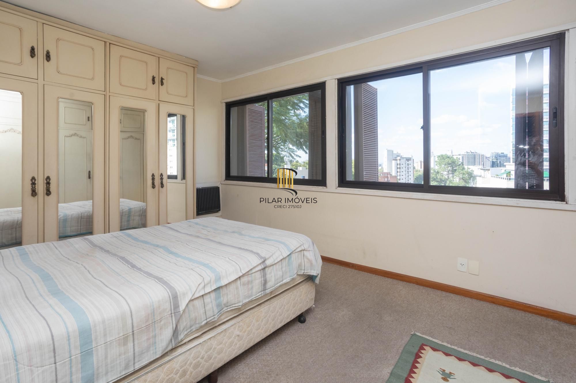 Cobertura na esquina da Nilo Peçanha com Carlos Gomes