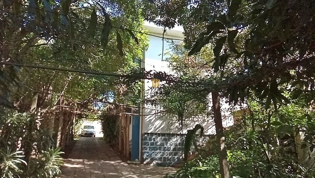 Casa 5 dormitórios no bairro Glória