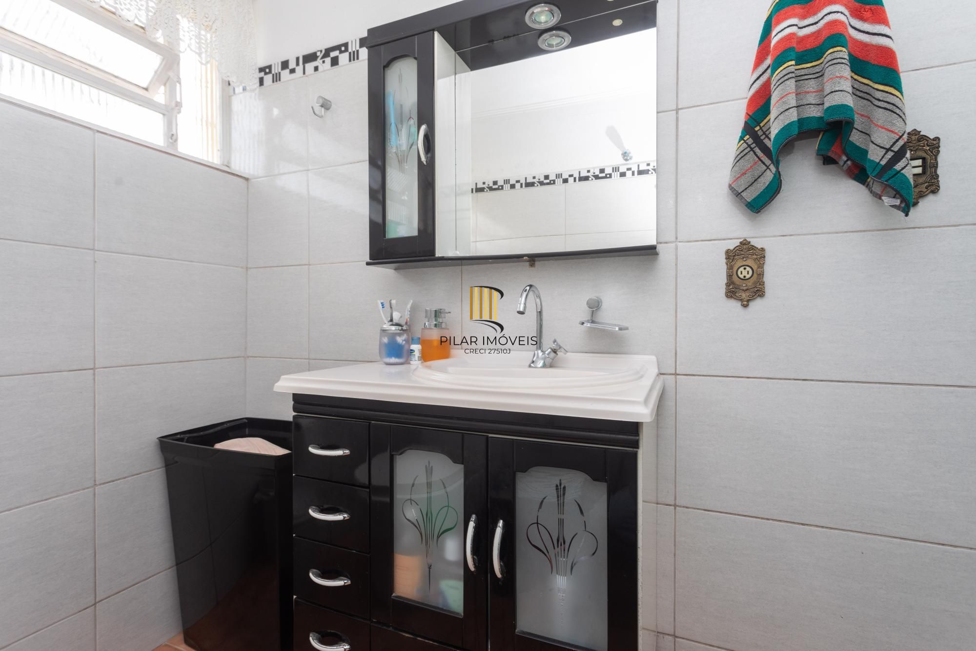 Casa com piscina e 470m2 no Chácara das Pedras