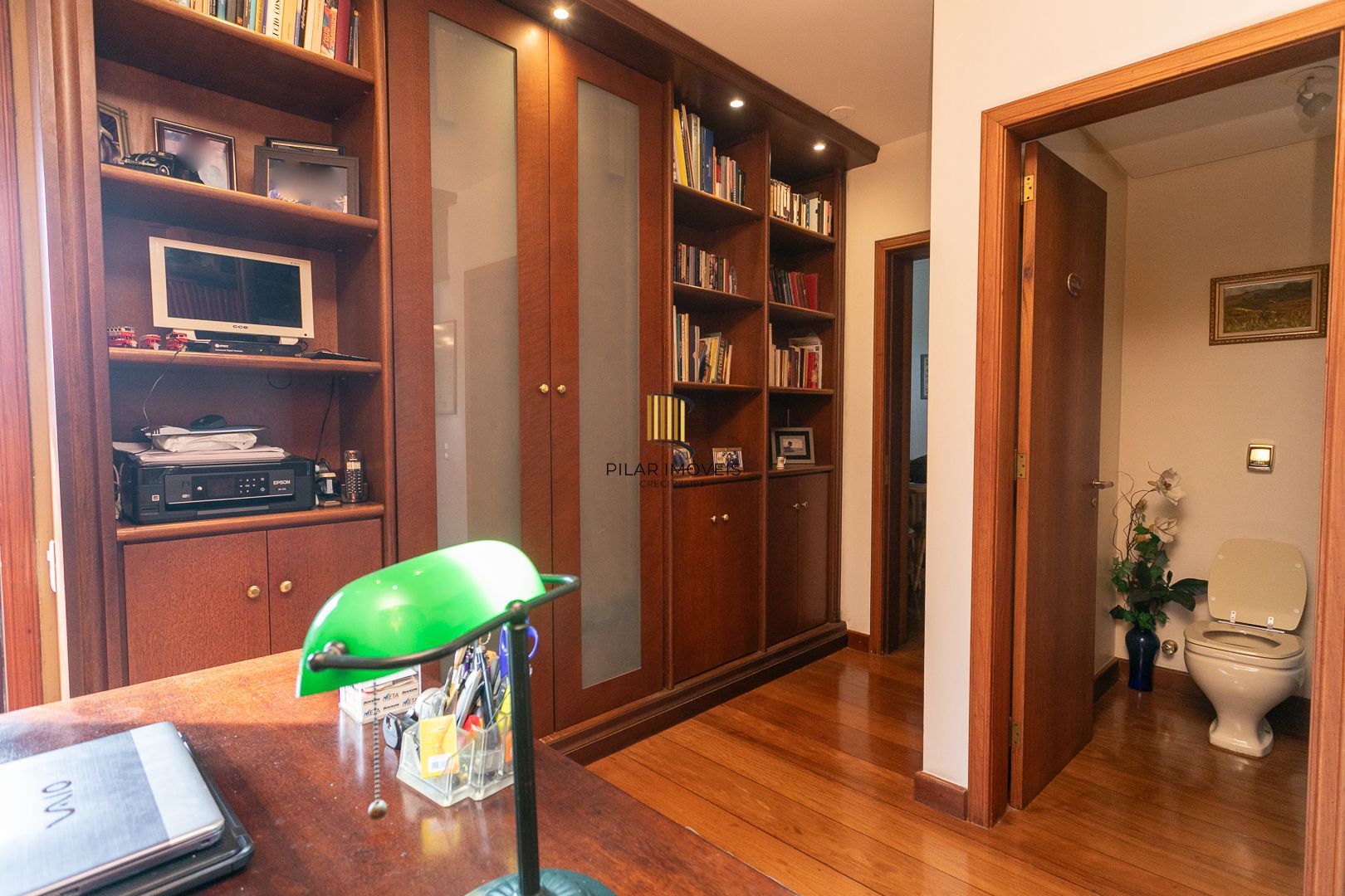 Cobertura com 3 dormitórios, mobiliada com 300 m²