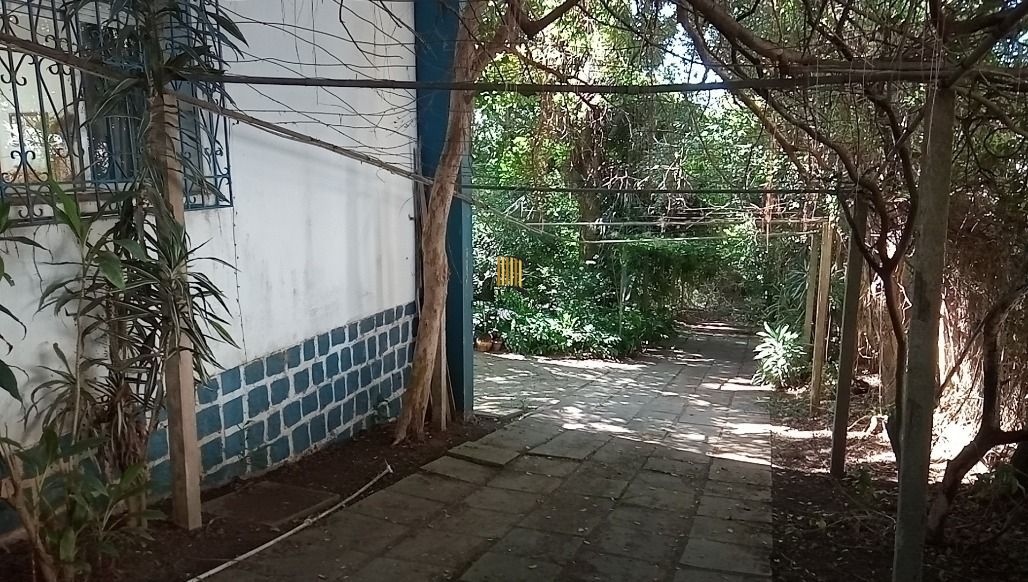 Casa 5 dormitórios no bairro Glória