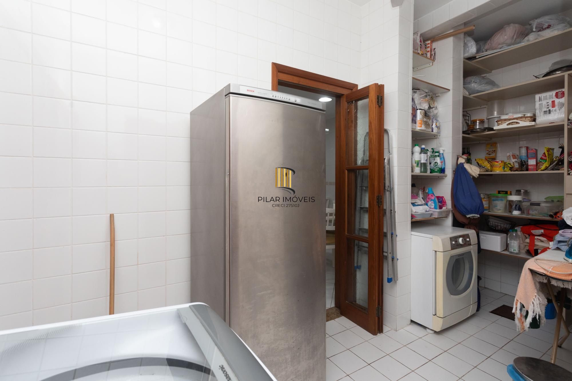 Casa no Chácara das Pedras com piscina e 316m2