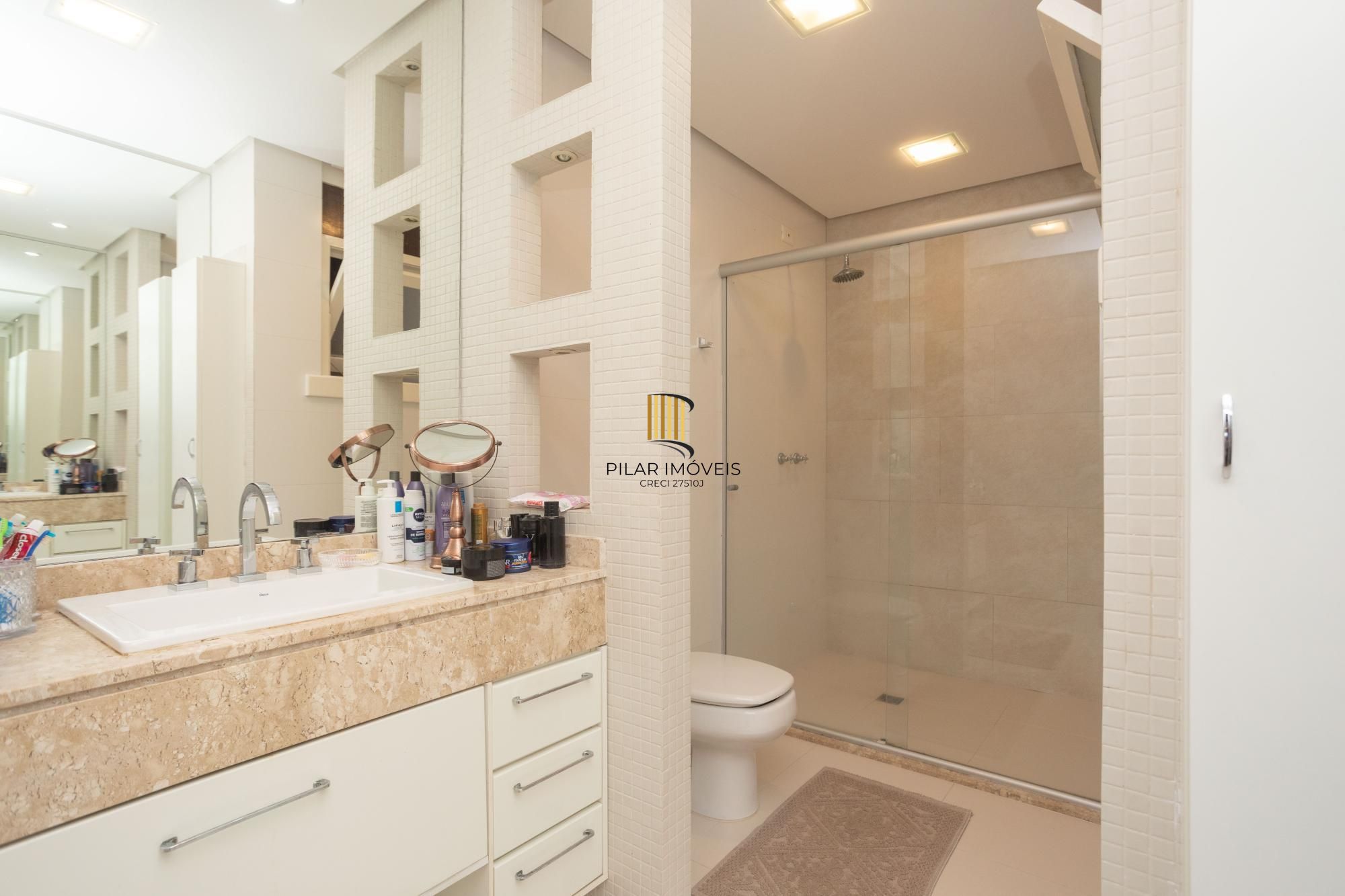 Casa com piscina no Chácara das Pedras