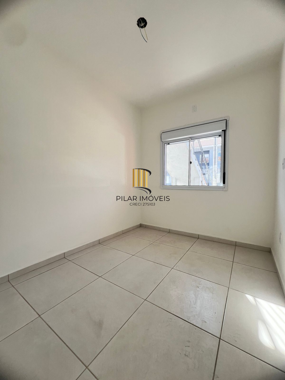 Casa em condomínio fechado com pátio na Restinga