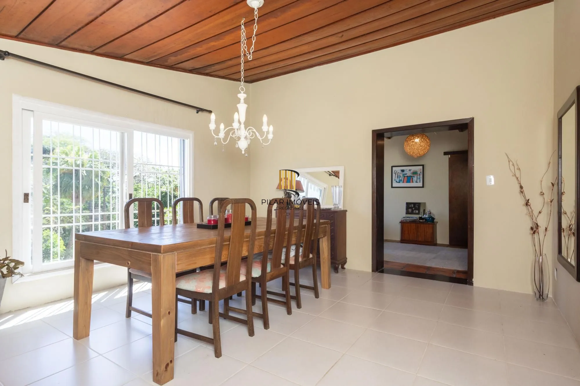 Casa em Condomínio com 5 quartos, 3 vagas e 350m²