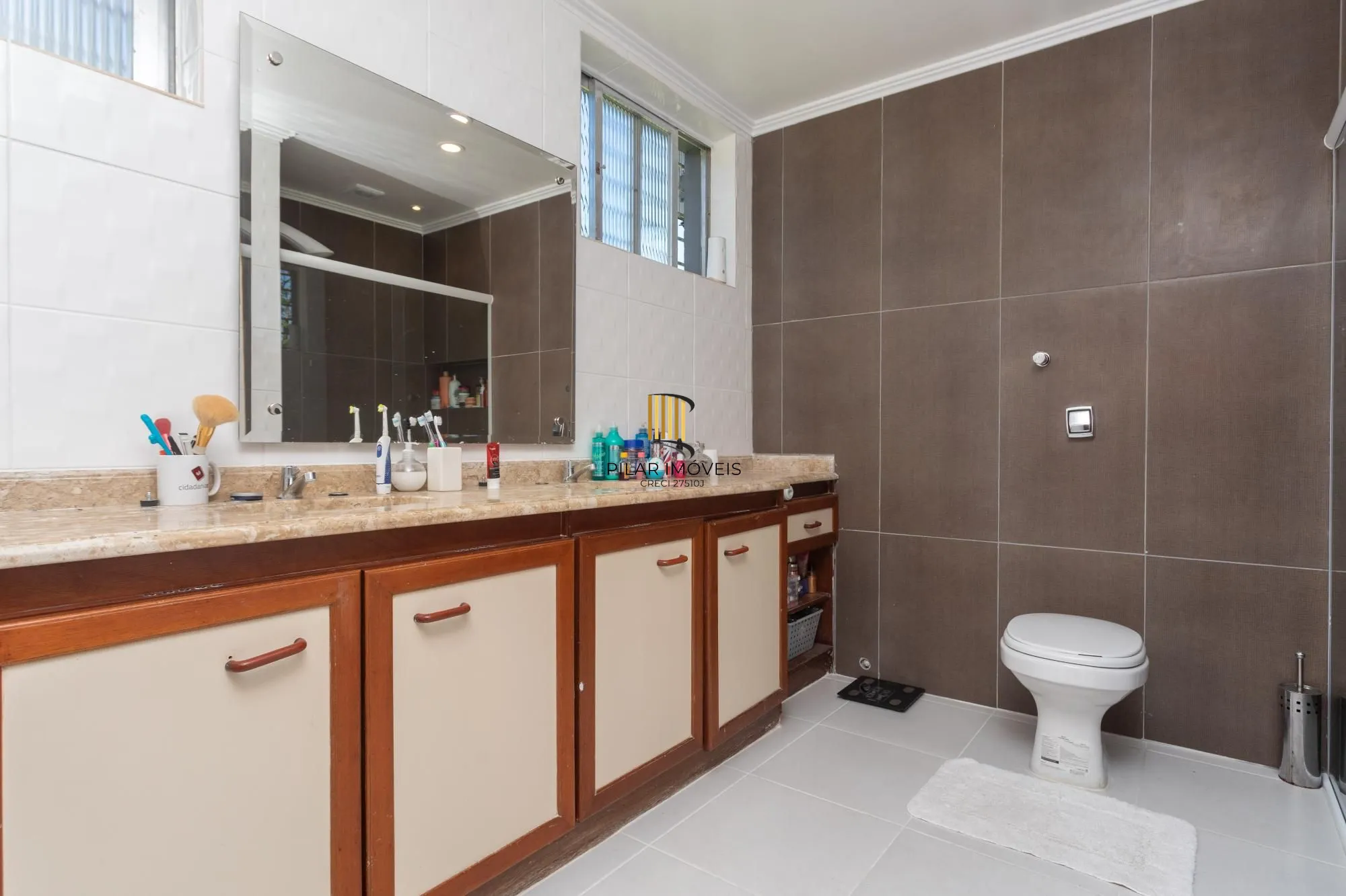 Casa em Condomínio com 5 quartos, 3 vagas e 350m²